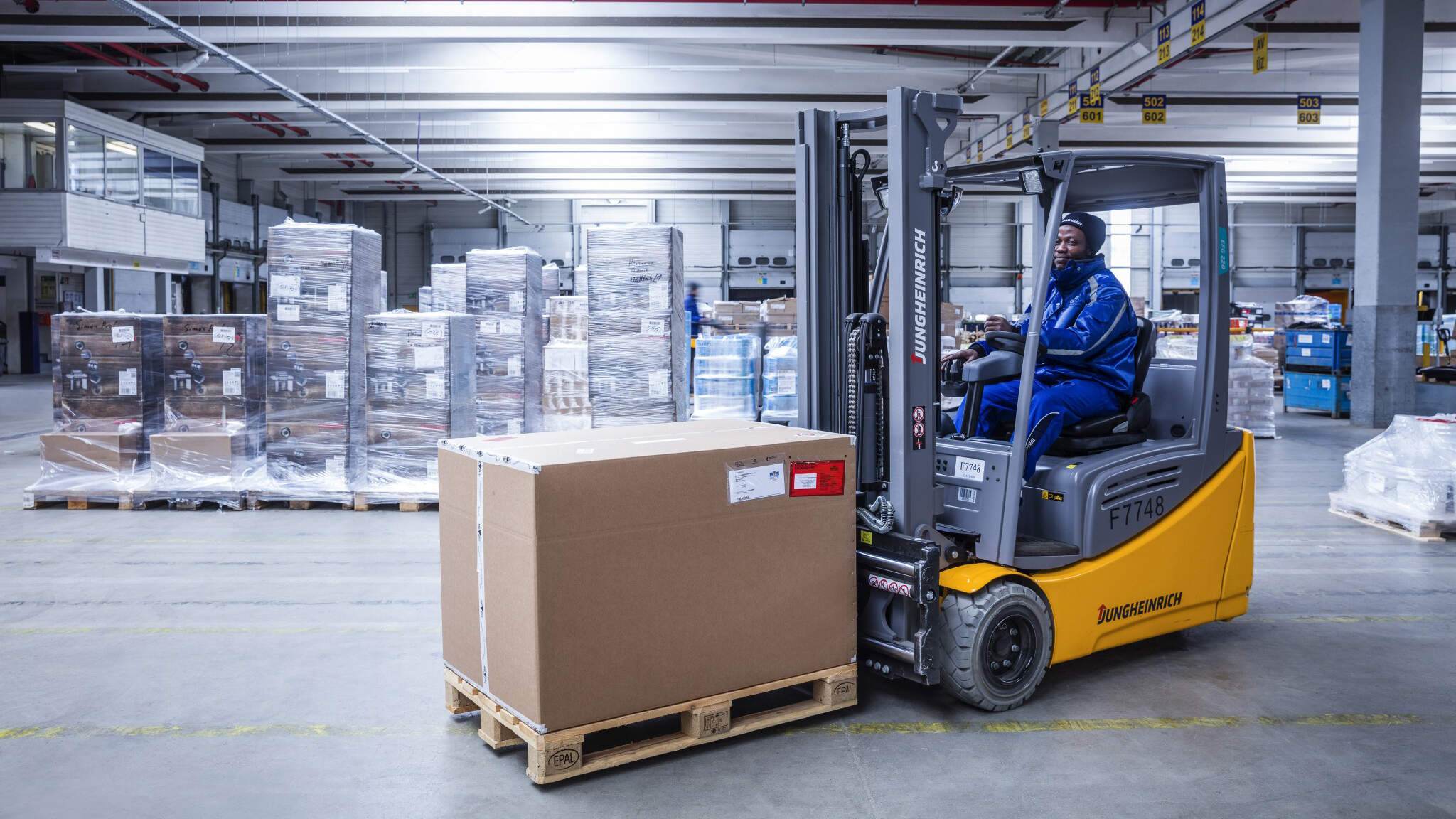 Packaging suitable for stress and transport to prevent damage